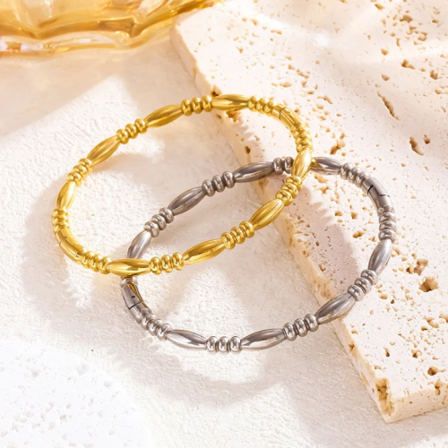 /1/7/175457453320360-gold-plated-bangle_1_.png