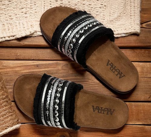Boho slides