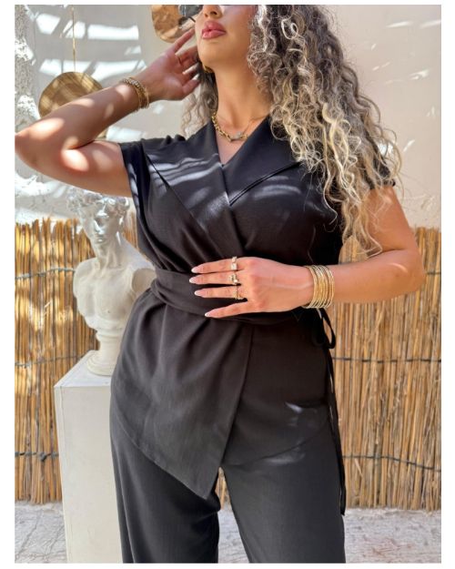 Capri’s Linen Vest