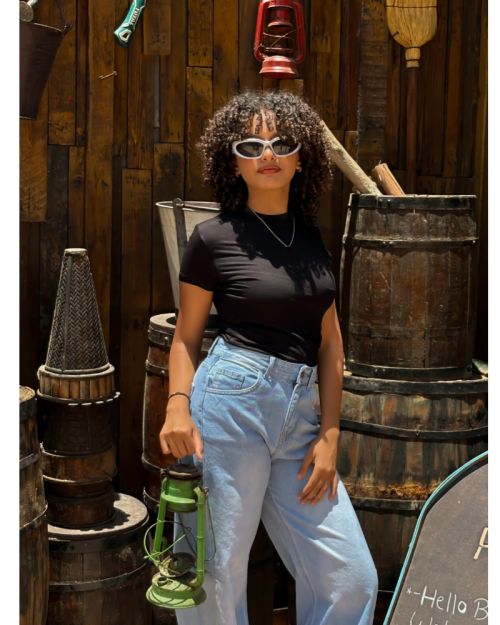 Fitted Crop Top with Short Sleeves-Black