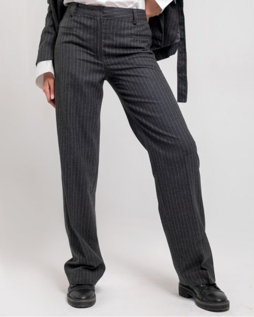 FITTED STRIPED BLACK PANTS