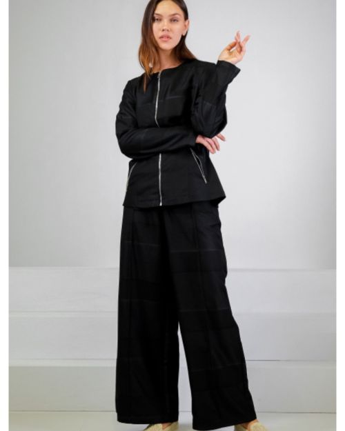 Modern women's suit